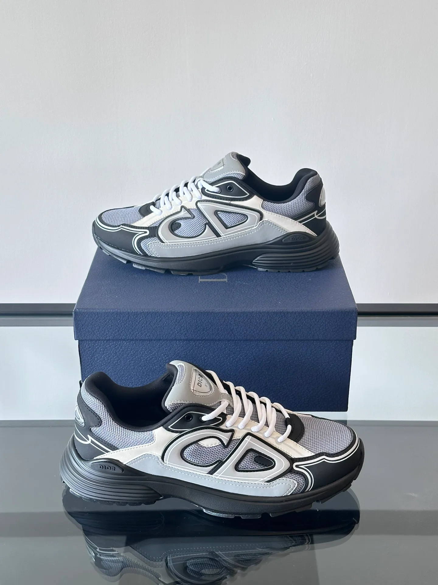 Men's Men's Shoes 💰p440 "Dio*" Dior B30 series sports shoes, multi-color mesh fabric and multi-color technical fabrics, this season's new B30 low-top sports shoes are one of the flagship styles of the series. Crafted from multicolor mesh and technical fabrics, it's finished with a reflective "CD30" graphic and silver-toned "DIOR B30" and "CD30" logos on the heel and tongue. An extra-light, sculpted rubber sole with signature accents adds style, while internal stretch details create ideal comfort. It can be matched with various casual styles to show a fashionable and modern sports style. Size: 38-44 (45-46 customized)